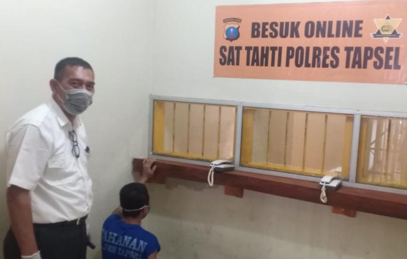 Polres Tapsel Terapkan Metode Besuk Online Cegah Corona