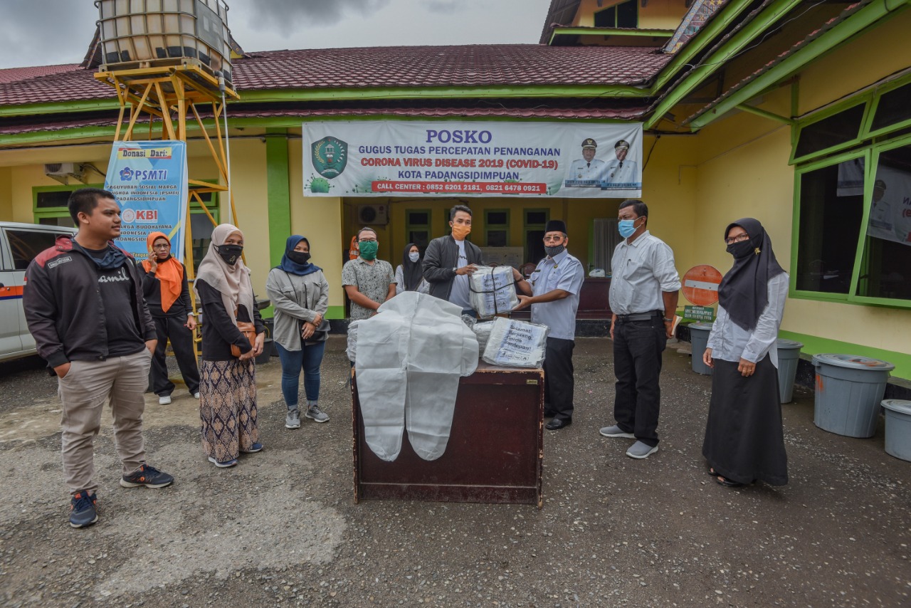 Hadapi Pandemi Covid-19 Alkamil Sidimpuan Berikan APD