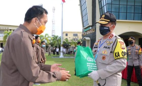 Kapolda Bagikan 500 Paket Sembako