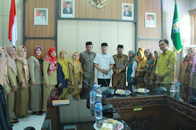 Gubernur dan Dikbud Dukung GTKHNK 35+ Diangkat PNS
