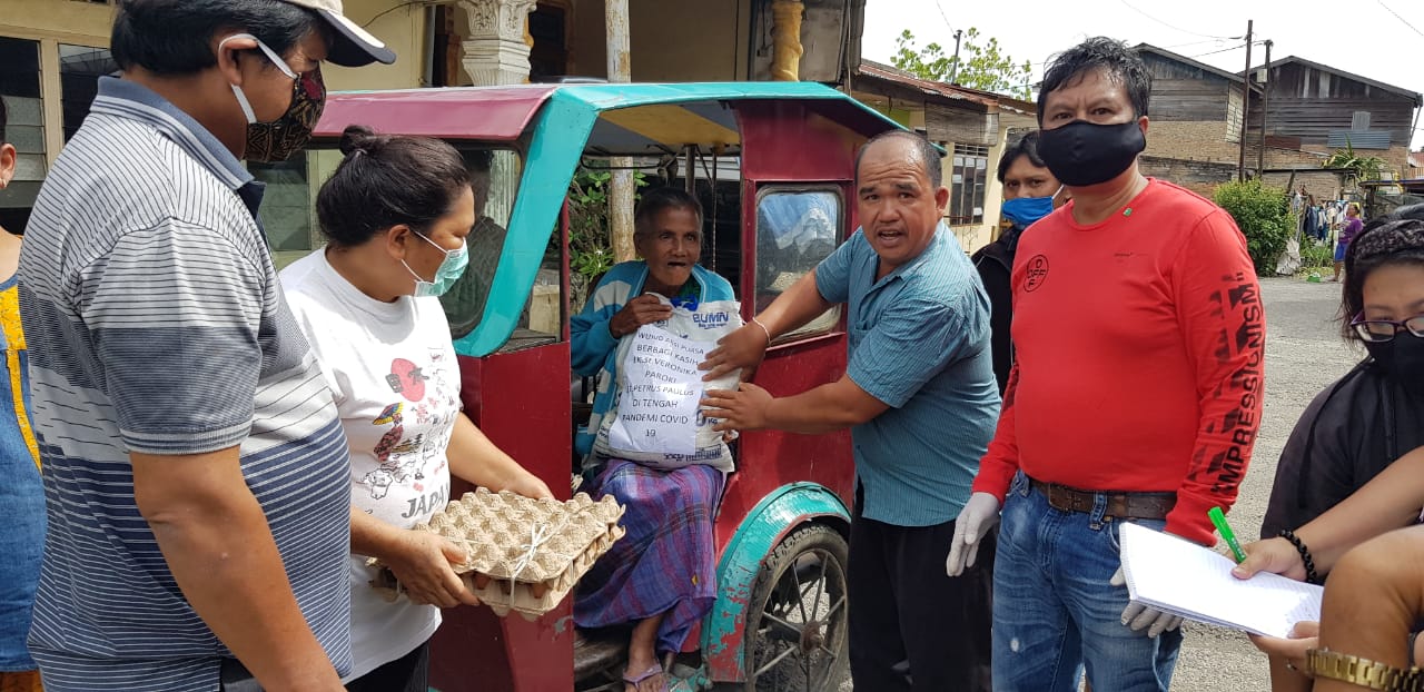 Keluarga Tatan Purba Lakukan Aksi Berbagi Kasih