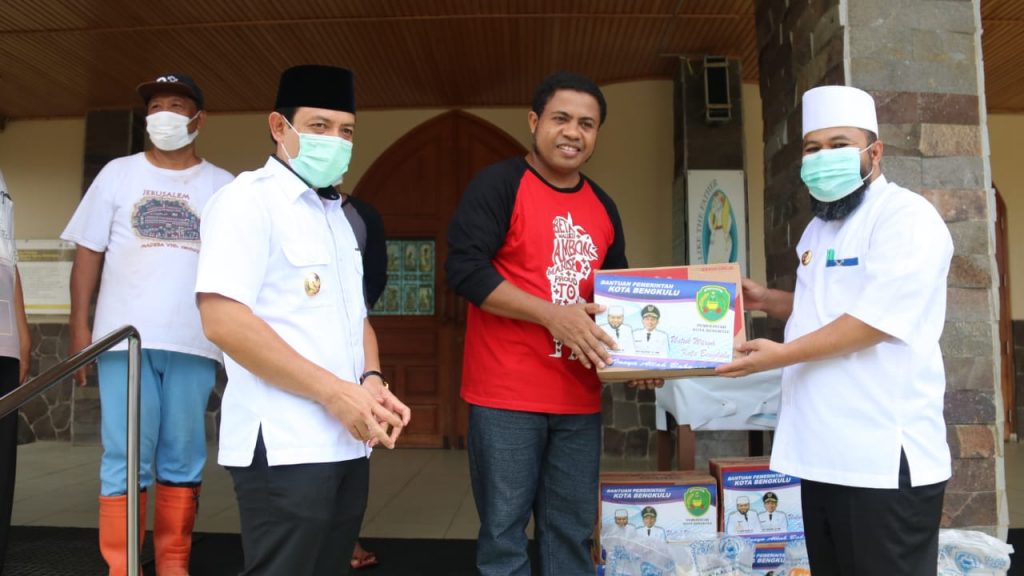 Walikota dan Wawali Serahkan Rasmie