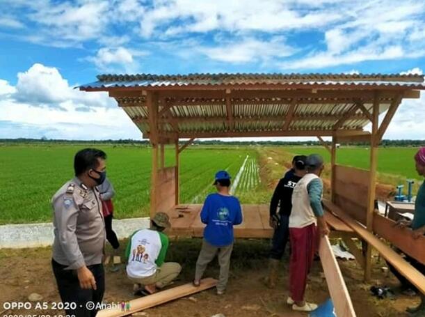 Antisipasi Corona Jalan Tikus Tsm Silaut-Desa Sumber Makmur Dijaga Ketat