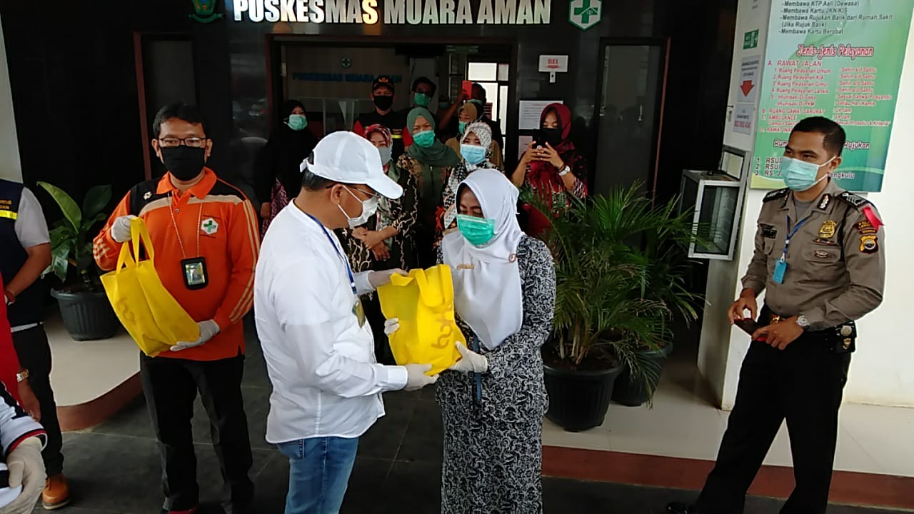 Tinjau Puskesmas Muara Aman Gubernur Rohidin Semangati Tenaga Medis