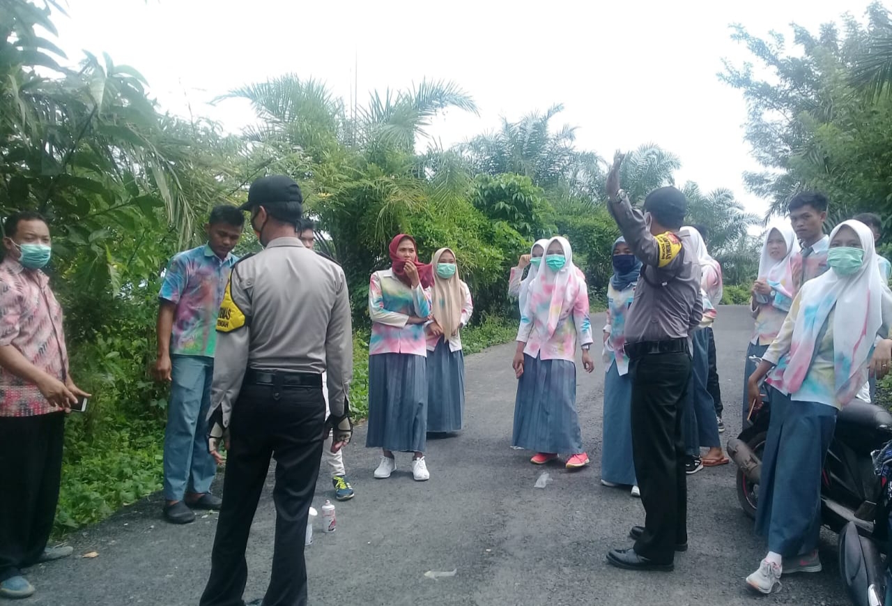 Corat-coret Seragam Sekolah Polsek Kaur Tengah Bubarkan Siswa SMA