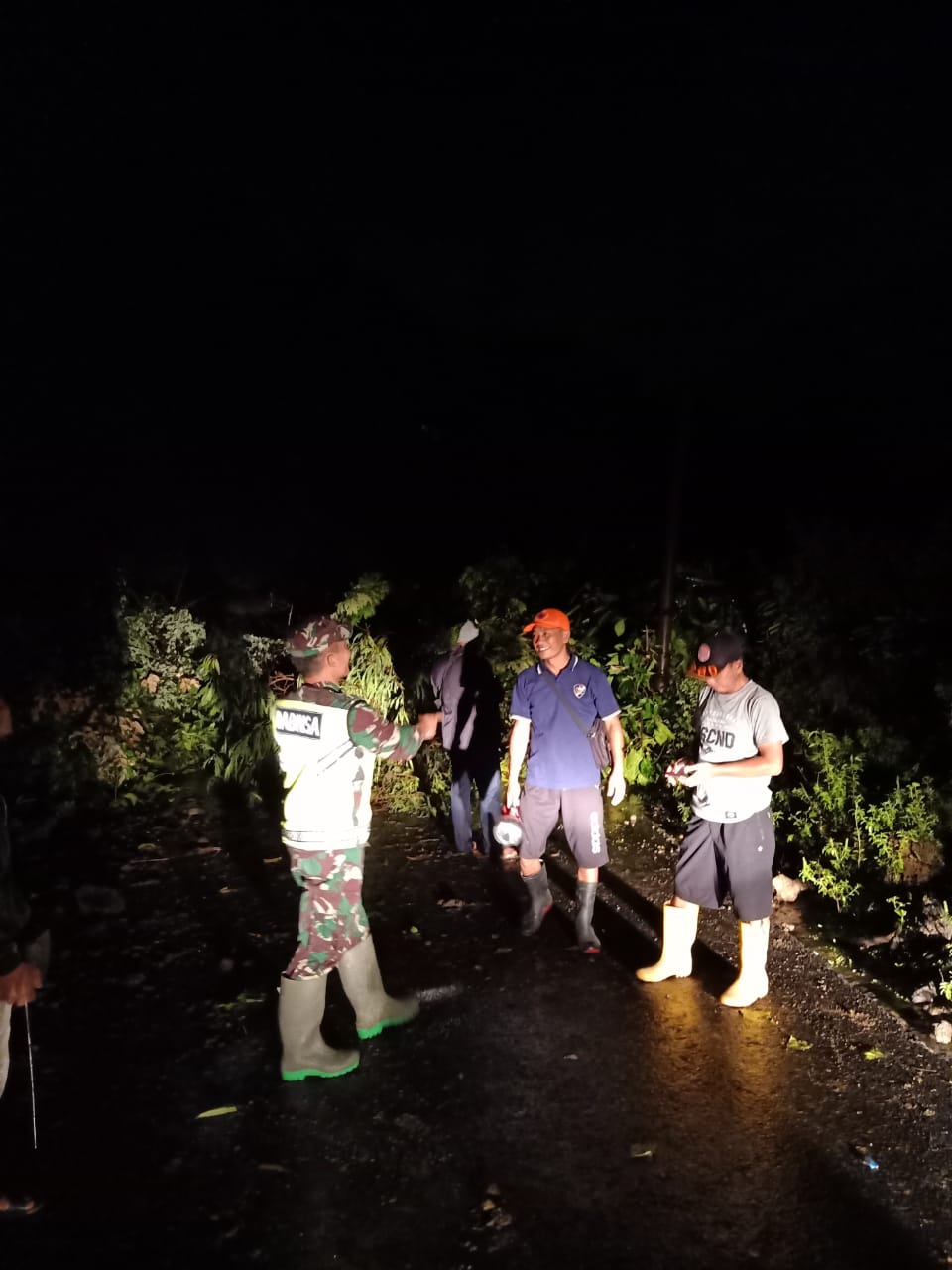 Jalan di Kecamatan Luas Tertimbun Longsor