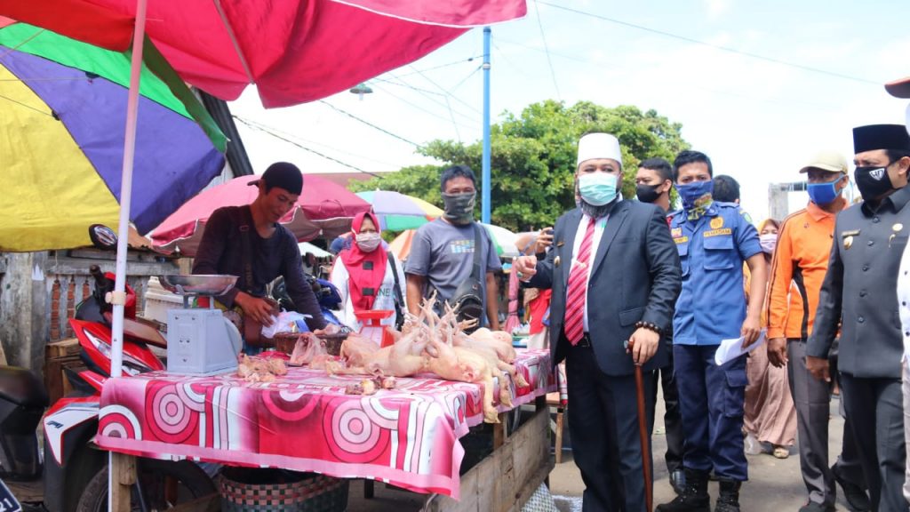Pemkot Bengkulu Bagikan Masker kepada Pedagang Pasar Panorama