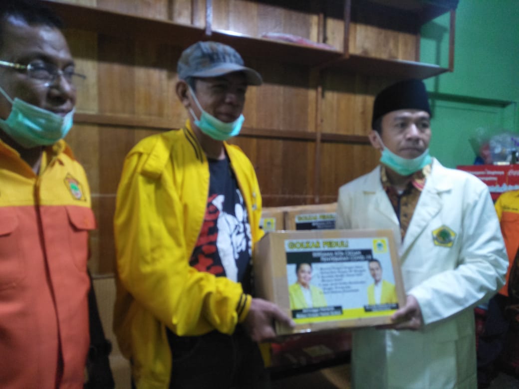 Kosgoro 1957 Serahkan Sembako Wagubsu Kepada MDI