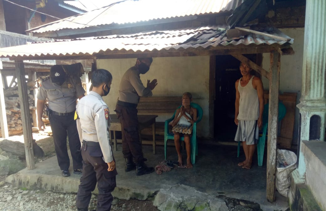 Bentuk Mengayomi Masyarakat Polsek Padang Guci Hulu Serahkan Tali Asih