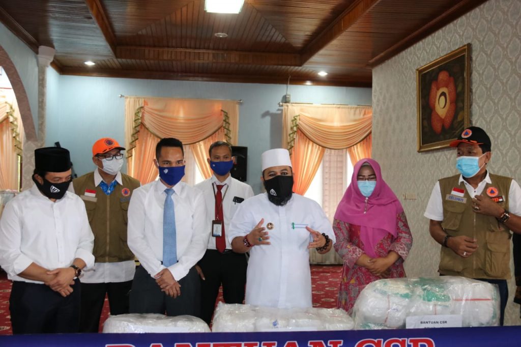 PT Penerbit Erlangga Serahkan Bantuan APD dan Masker kepada Pemkot