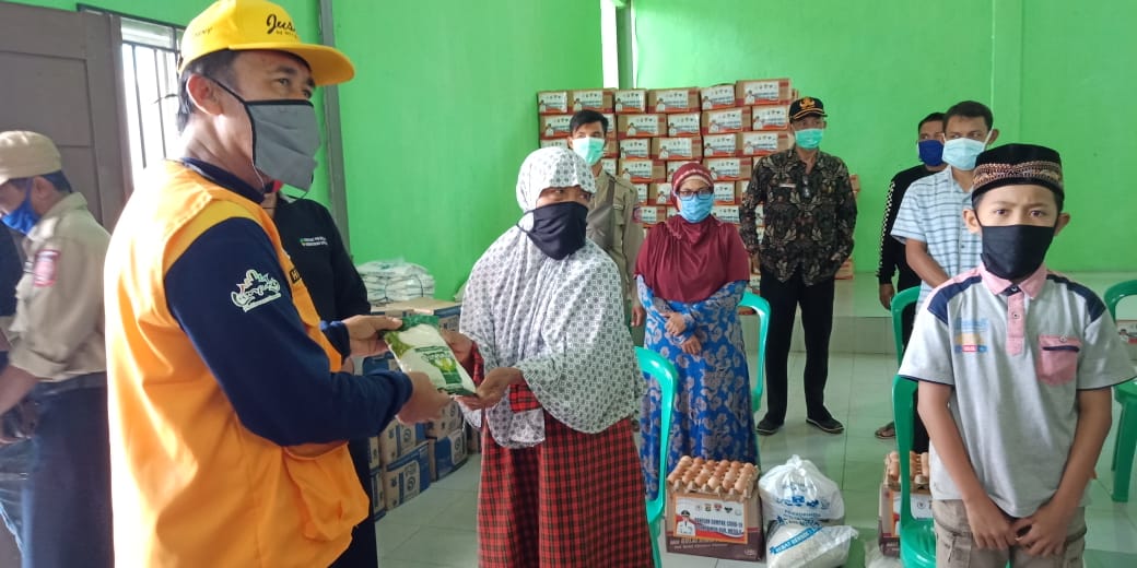 Bupati Mesuji Lepas Pendistribusian Paket Sembako