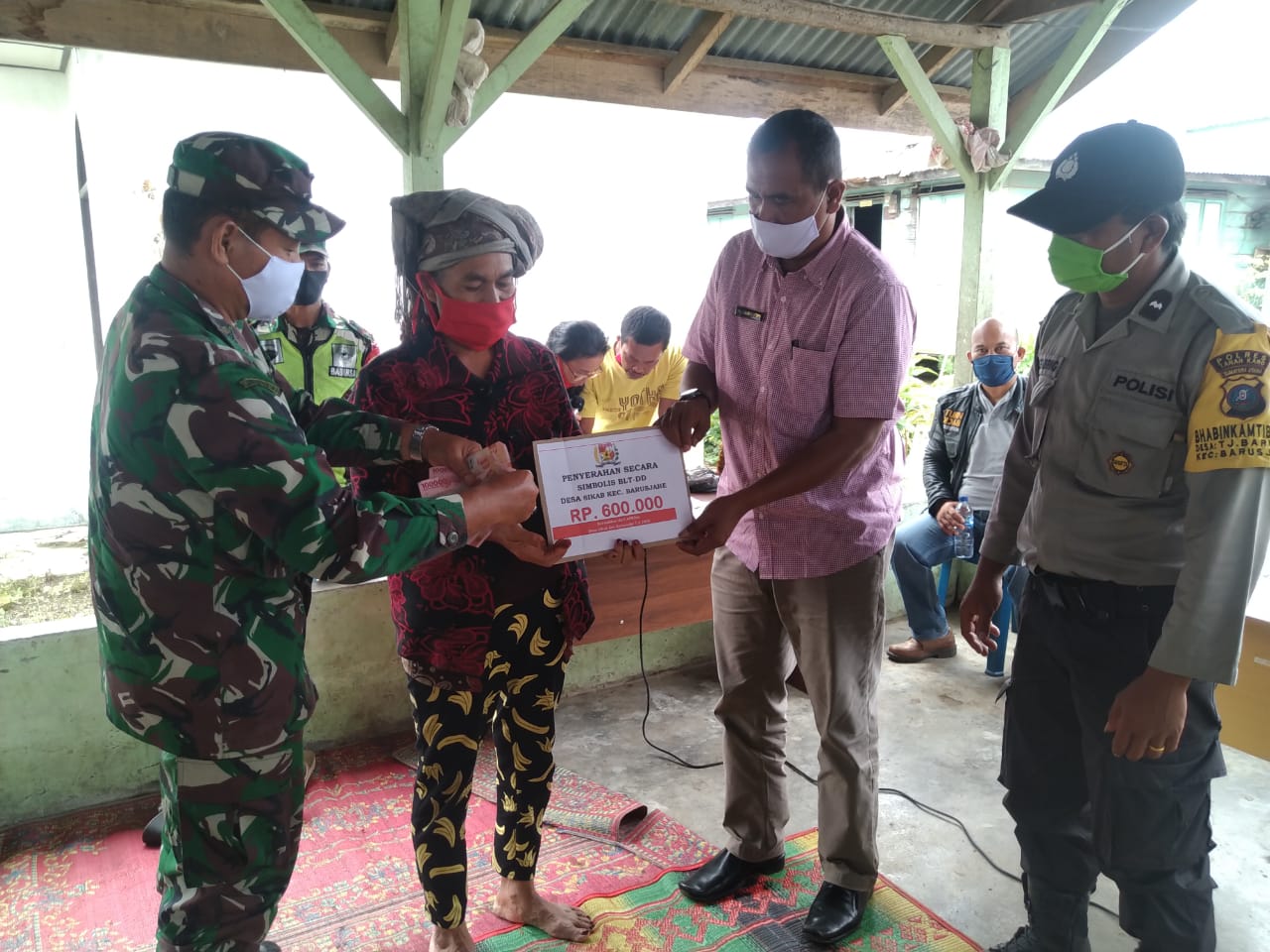 Pemdes Persadanta dan Sikab Salurkan BLT-DD Sebanyak 61 KK