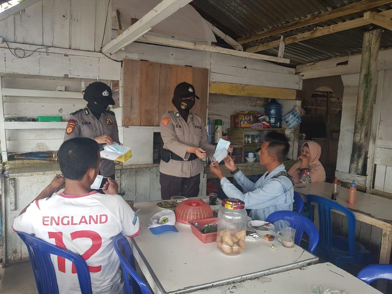 Hari Bhayangkara Polres Lingga Bagikan Masker