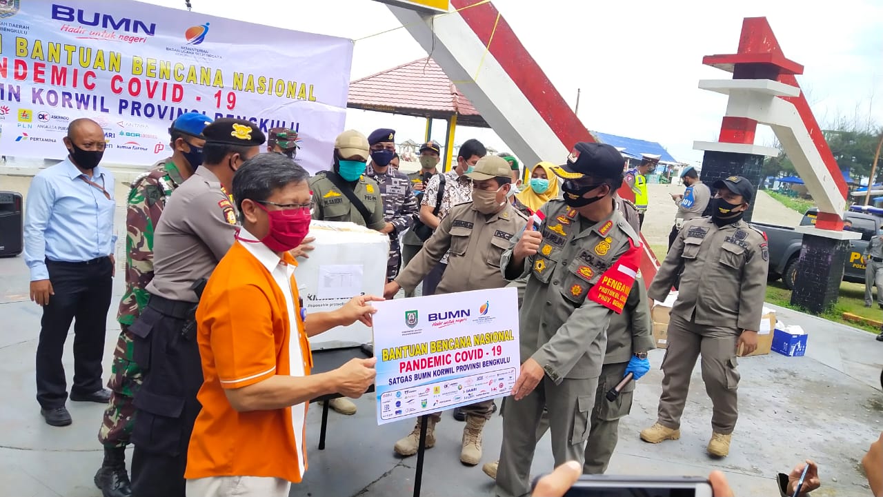Sinergi Lawan Covid-19 Korwil Satgas BUMN Serahkan Bantuan Tanggap Bencana