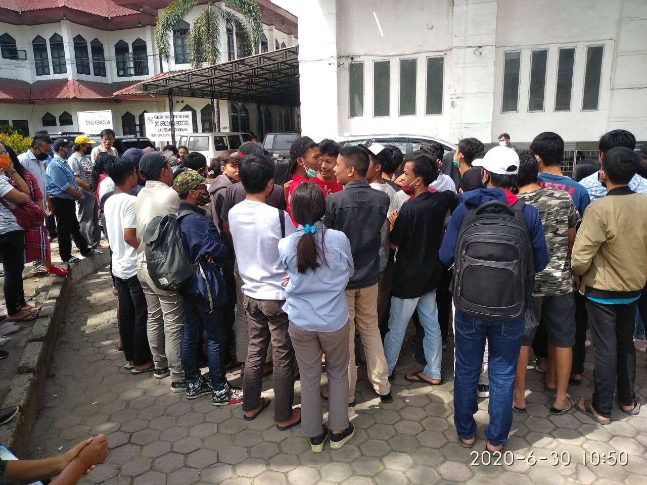 Datangi DPRD Karo Ini 5 Aspirasi Orang Tua Calon Siswa