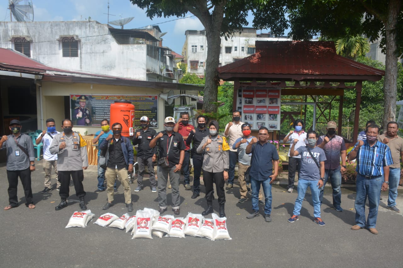 Sambut Hari Bhayangkara Kapolres Sidimpuan Berbagi dengan Jurnalis
