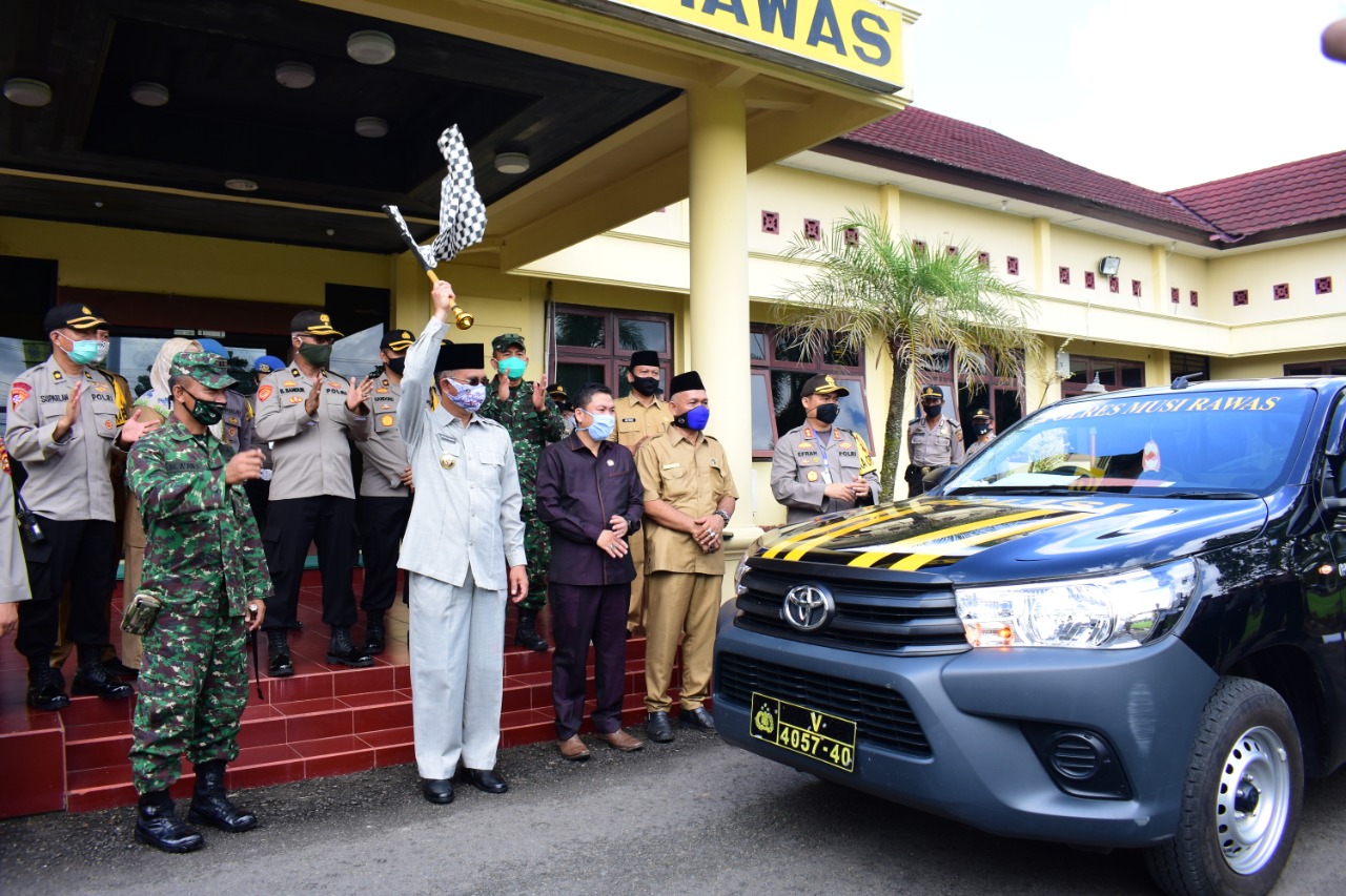 Bupati Lepas Bantuan Paket Sembako dari Kemenparekraf di Mapolres Mura