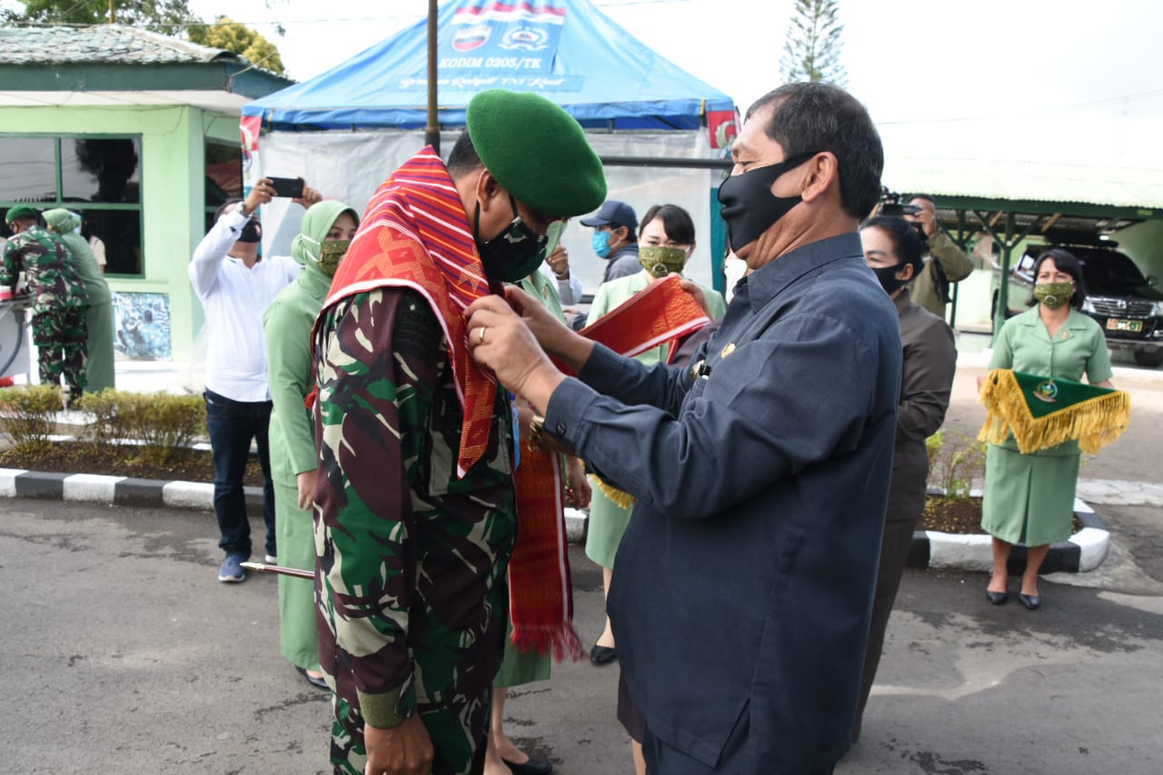 Kunker ke Karo Danrem 023/KS Disambut Bupati Terkelin