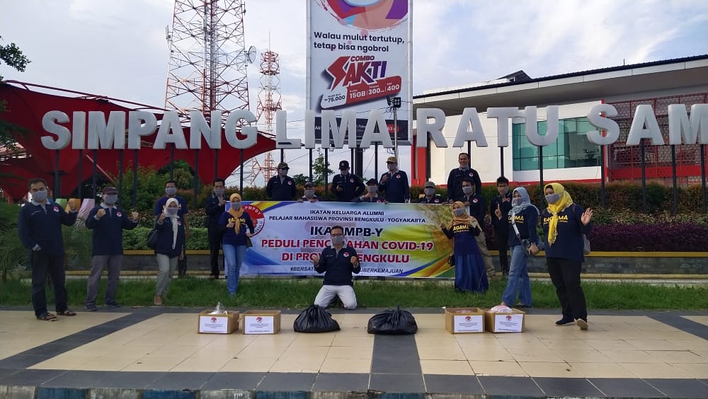 IKAPMPB-Y Bagikan 1.195 Disimpang Lima Ratu Samban