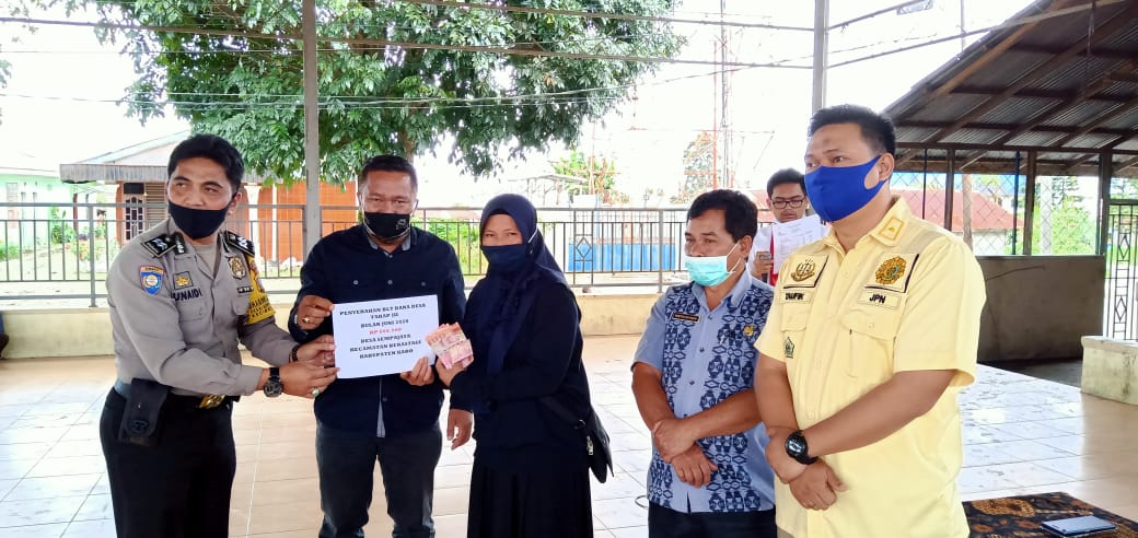 Penyaluran Tahap Ketiga 89 KK Desa Sempajaya Terima BLT-DD