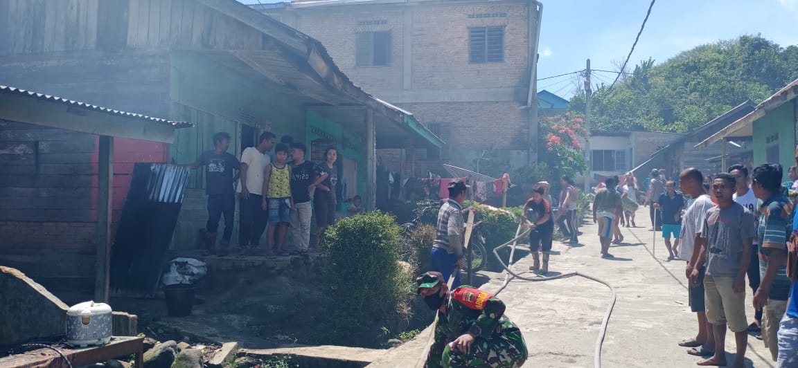 Tiga Rumah Semi Permanen di Desa Parimbalang Dilalap Si Jago Merah