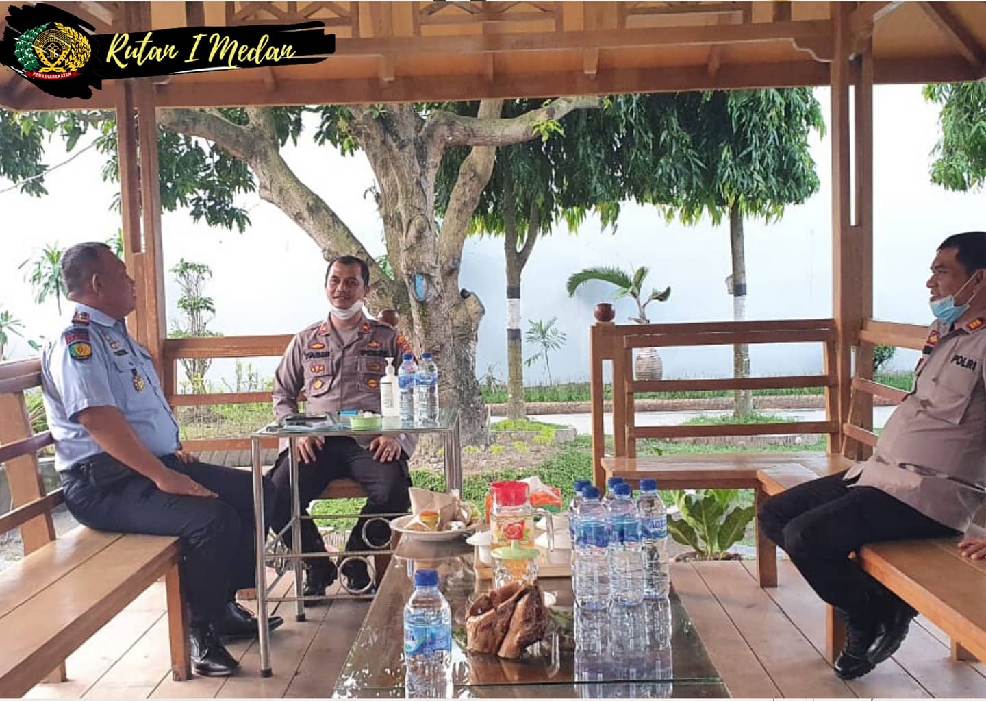 Karutan Kelas I Medan Theo Adrianus Purba bersama Kapolsek Medan Sunggal Kompol Yasir Ahmadi