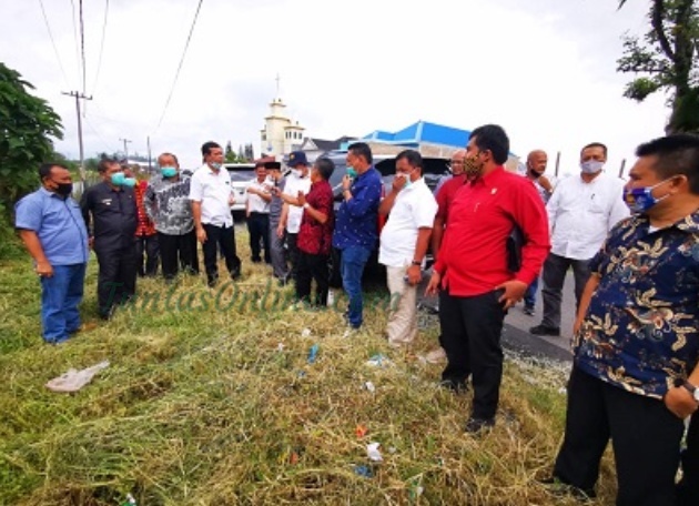Bupati Karo dan Anggota DPRDSU Survei Jalan Provinsi di Simpang Tongkoh