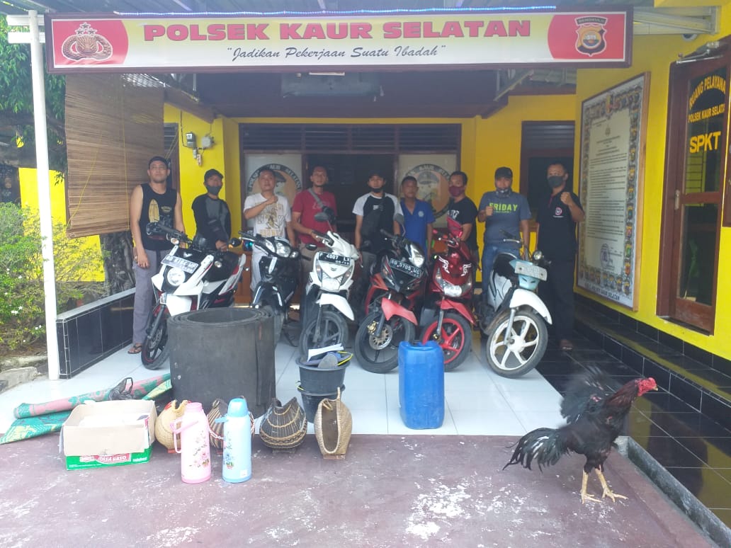 Polsek Kaur Selatan Bubarkan Judi Sabung Ayam