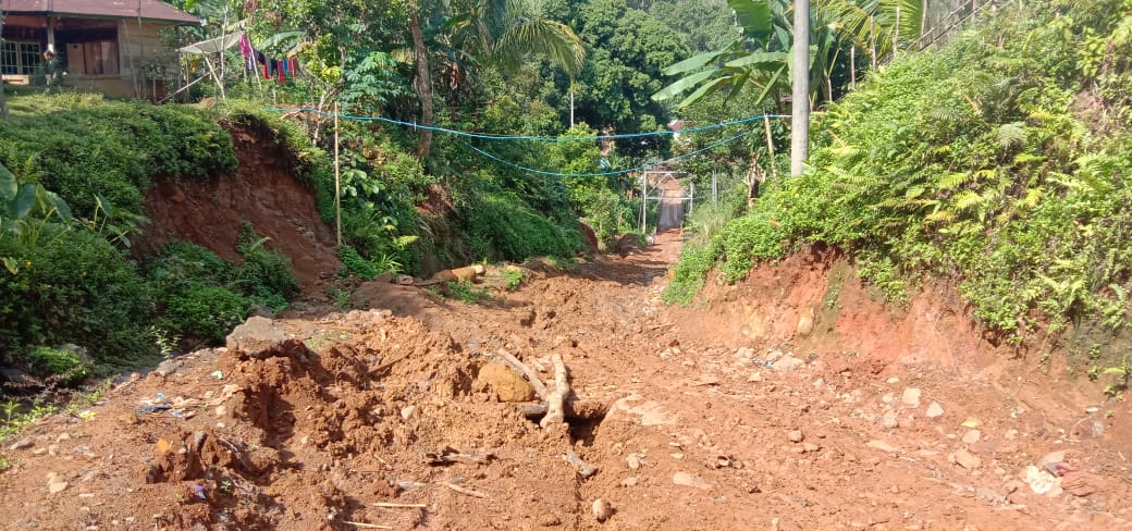 Tak Tersentuh Pembangunan Pemkab Seluma, Kondisi Jalan Desa Cawang Memprihatinkan