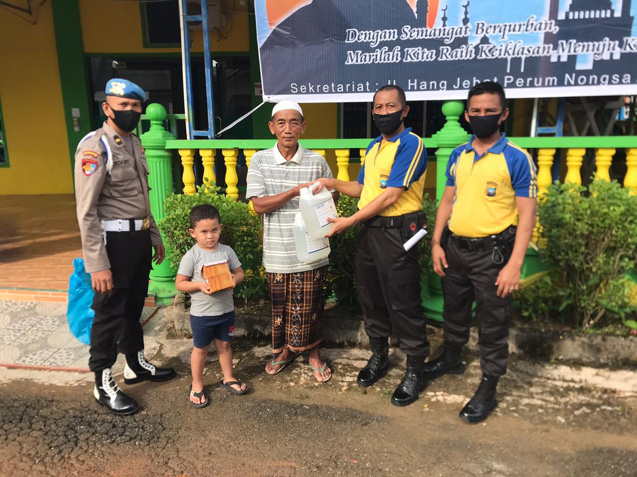 Peringati Idul Adha 1441 H Polda Kepri Gelar Bakti Sosial