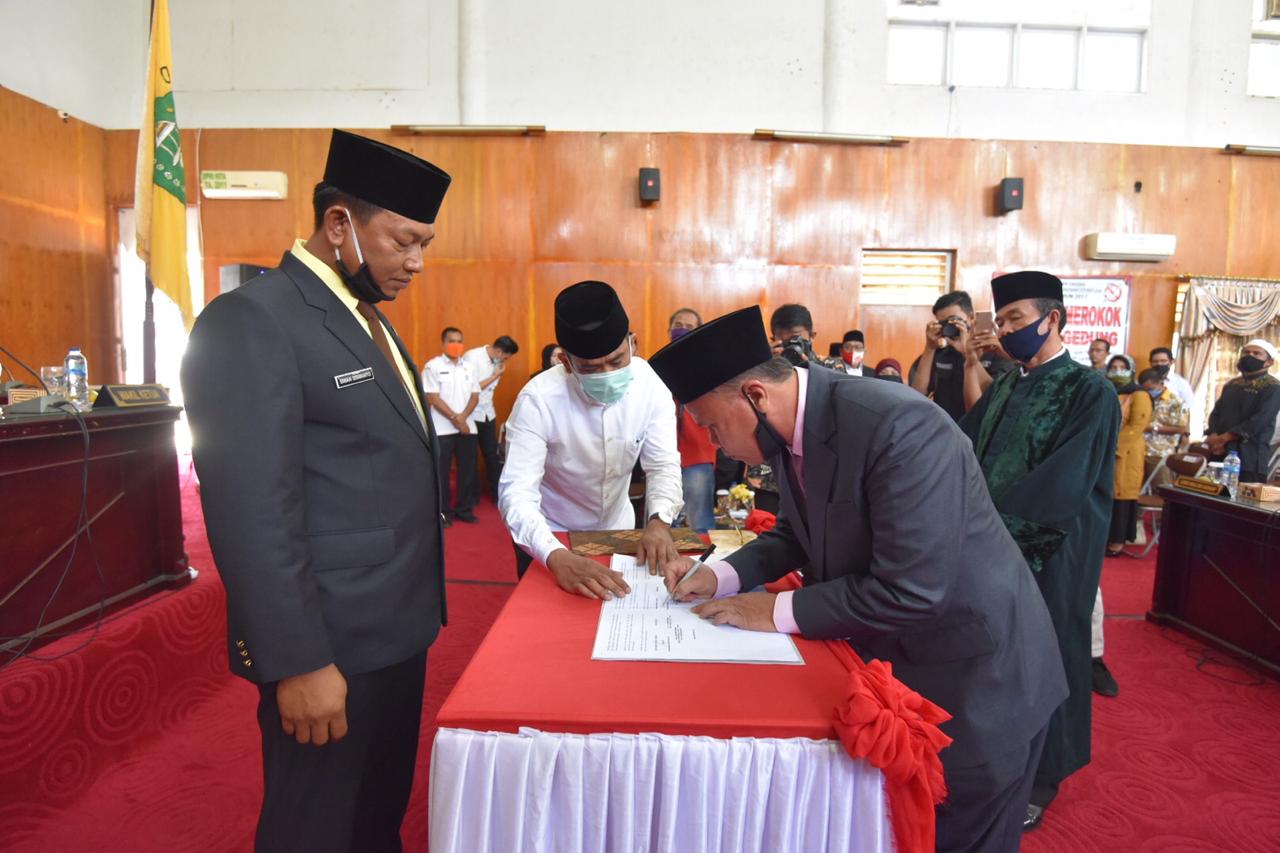 Walikota Padangsidimpuan Hadiri Pelantikan PAW Anggota DPRD PKS