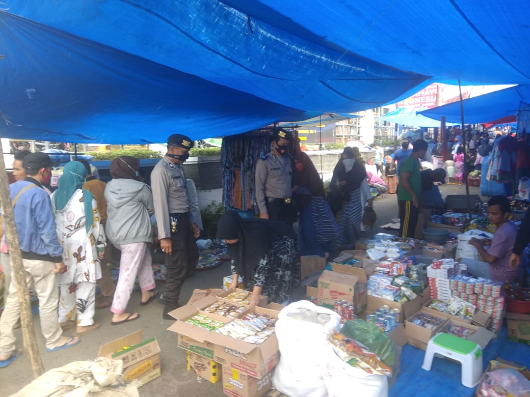 Personil Polres Tapanuli Selatan Datangi Tempat Wisata dan Pasar