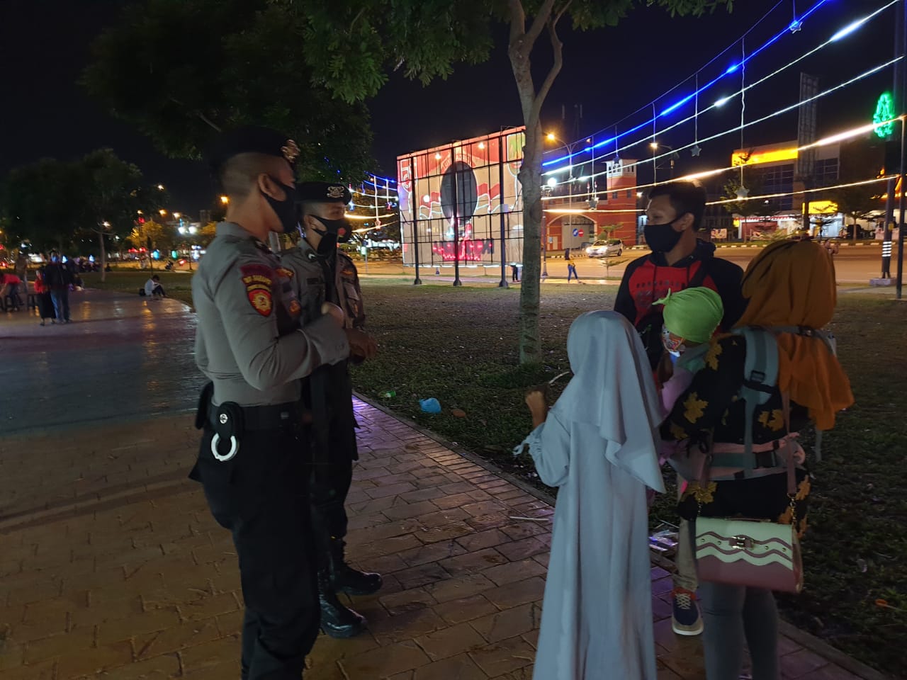 Personil Polda Kepri Patroli Dialogis di Sungai Panas