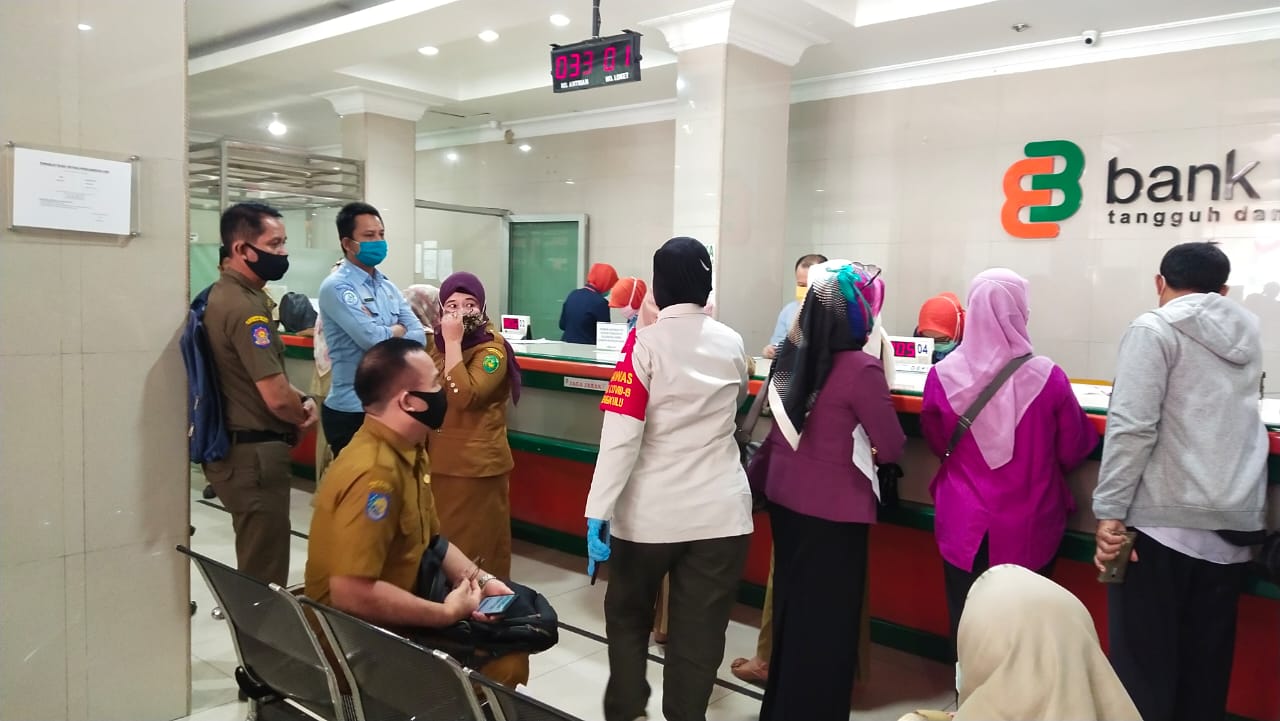 Razia Tim Gabungan, ASN Banyak Terciduk Tidak Patuhi Prokes Covid-19