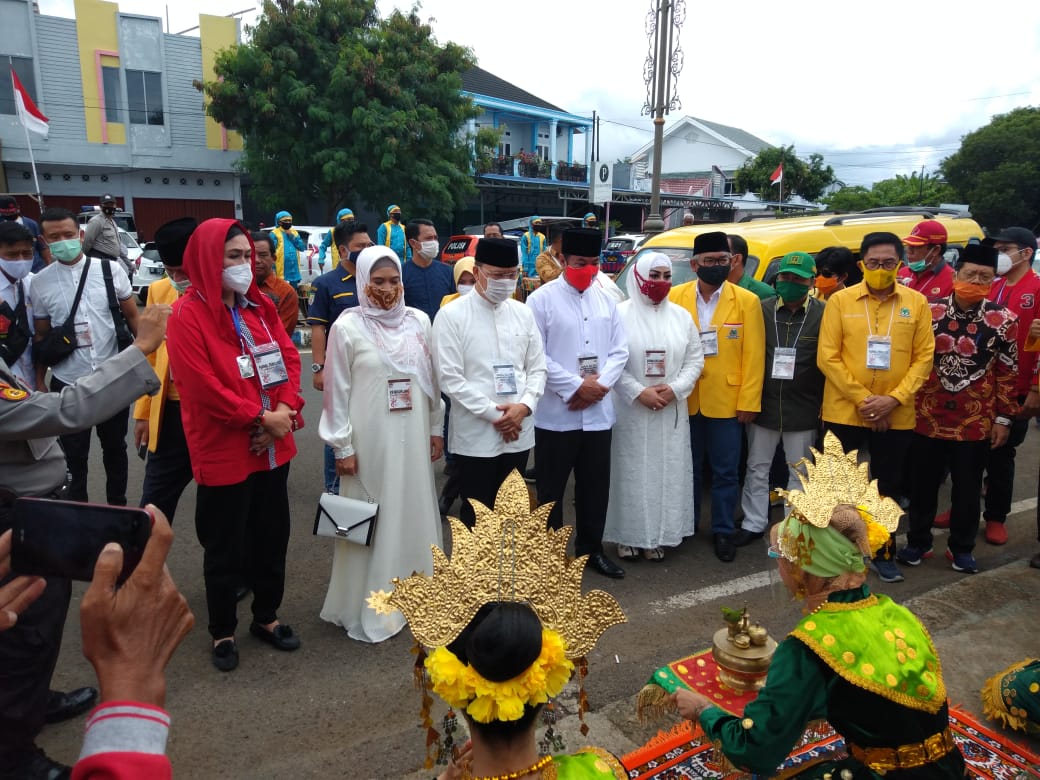 Daftar ke KPU Rohidin-Rosjonsyah Naik Angkot Bareng Ketua Partai