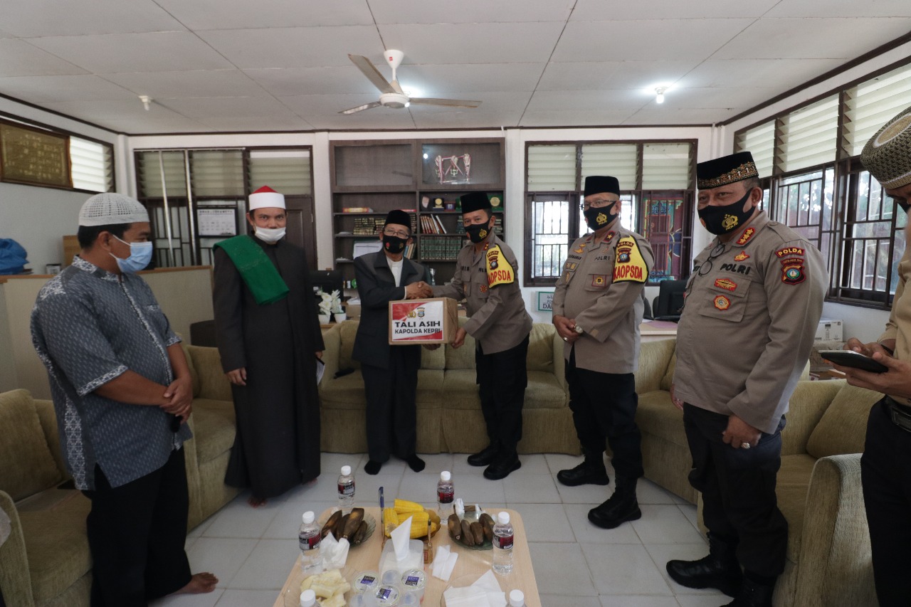Kapolda Kepri Kunjungan ke Ponpes Darul Falah