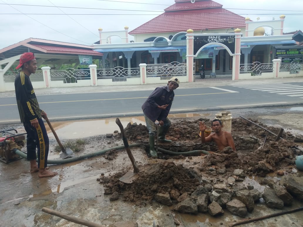 Sikapi Laporan Pipa Bocor PDAM Kota Bengkulu Perbaiki Gangguan Pelayanan