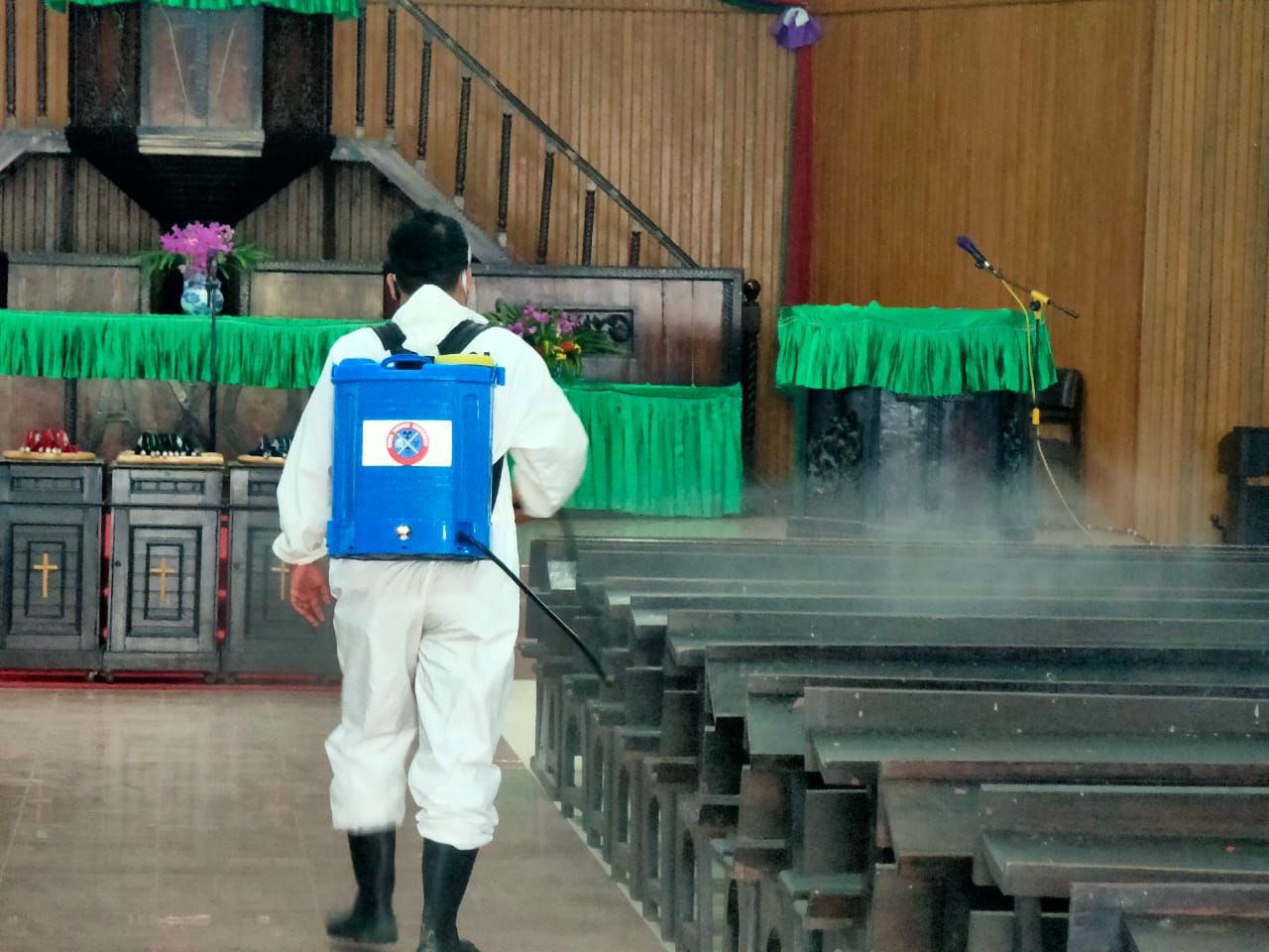 Polda Bengkulu Kembali Semprot Cairan Disinfektan Tempat Ibadah