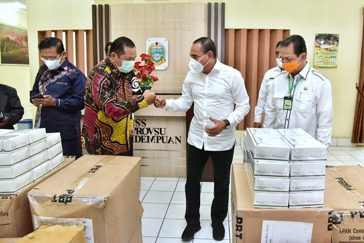 Walikota Padangsidimpuan Terima Bantuan APD dari Gubernur Sumut