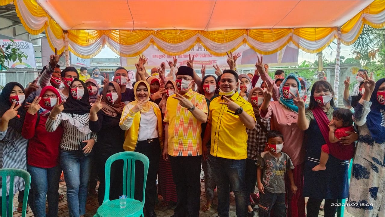 Lewat Yel-yel Masyarakat Teluk Segara Kobarkan Semangat Menangkan Rohidin-Rosjonsyah