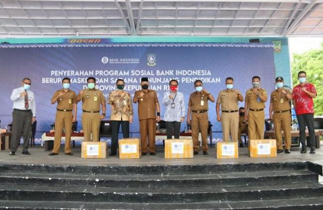 Pjs Walikota Batam Syamsul Bahrum Terima Bantuan Masker Dari Bank Indonesia 