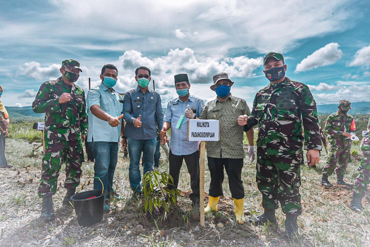 Kodim 0212/Tapsel dan Pemkot Padangsidimpuan Selenggarakan Penanaman Pohon