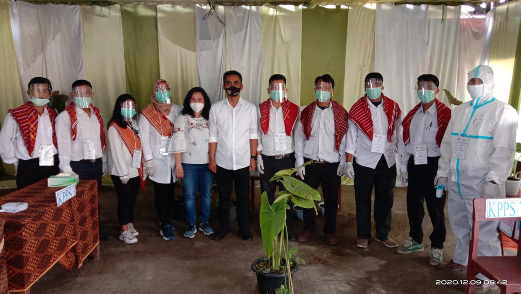 Nyoblos di TPS 014 Desa Ketaren Theopilus Ginting Optimis Menang