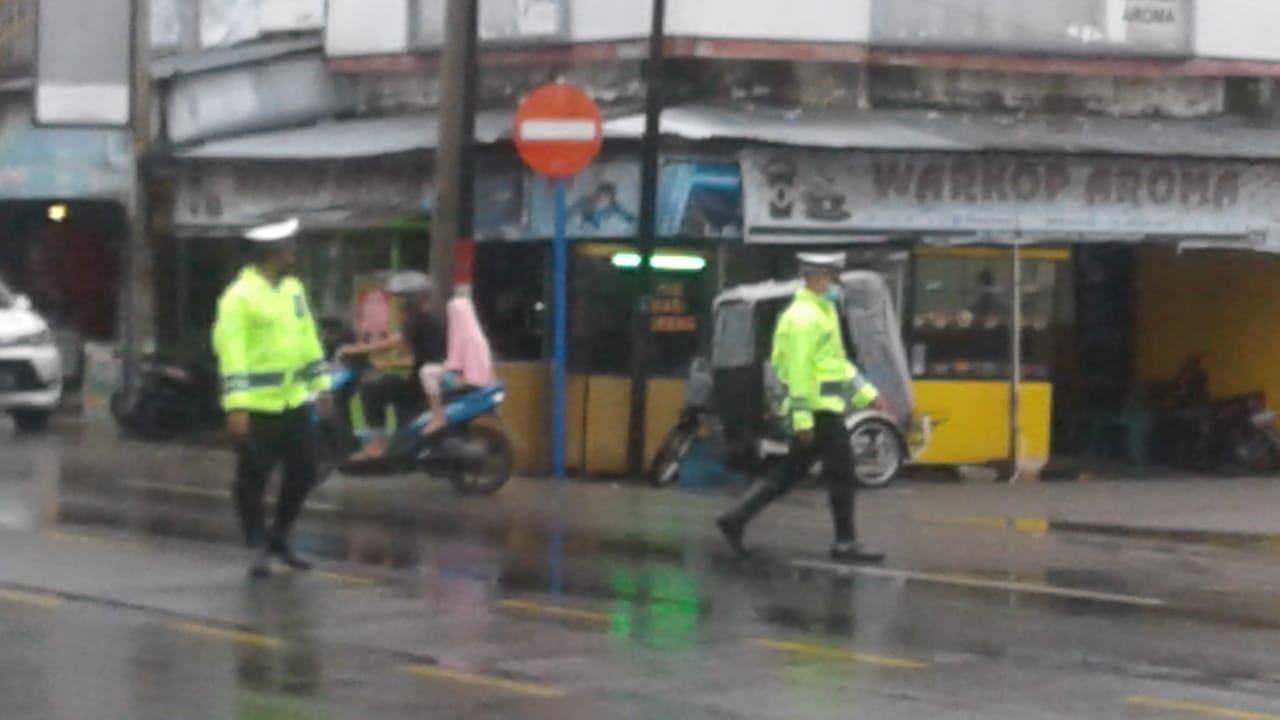 Satlantas Polres Bireuen Atur Lalin dan Imbau Patuhi Prokes Covid-19