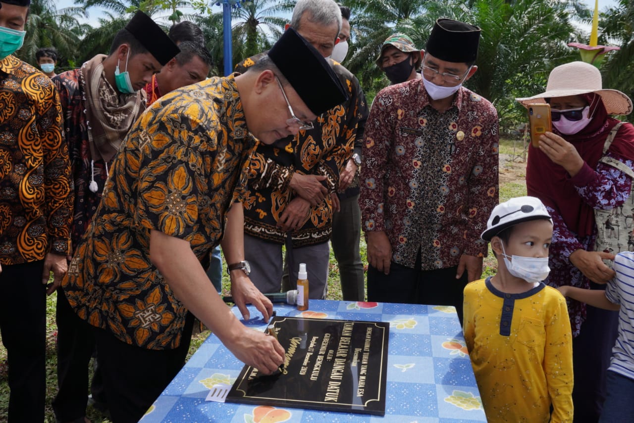 Gubernur Rohidin Resmikan Taman Belajar Techno Park dan Kelas SMK Agribisnis Dangau Datuk