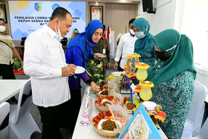 Peringati Hari Ibu Ketua TP PKK Batu Bara Gelar Lomba Masak Rendang Kepah 