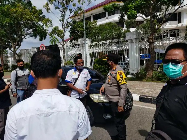 Kapolresta Barelang Pimpin Pembubaran Kerumunan Massa