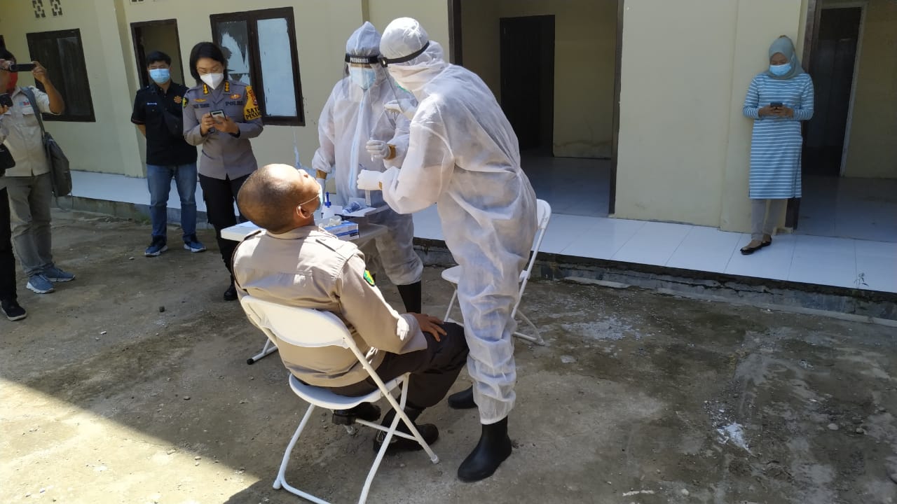 Cegah Cluster Perkantoran Bid Dokkes Polda Bengkulu Lakukan Rapid Tes Antigen