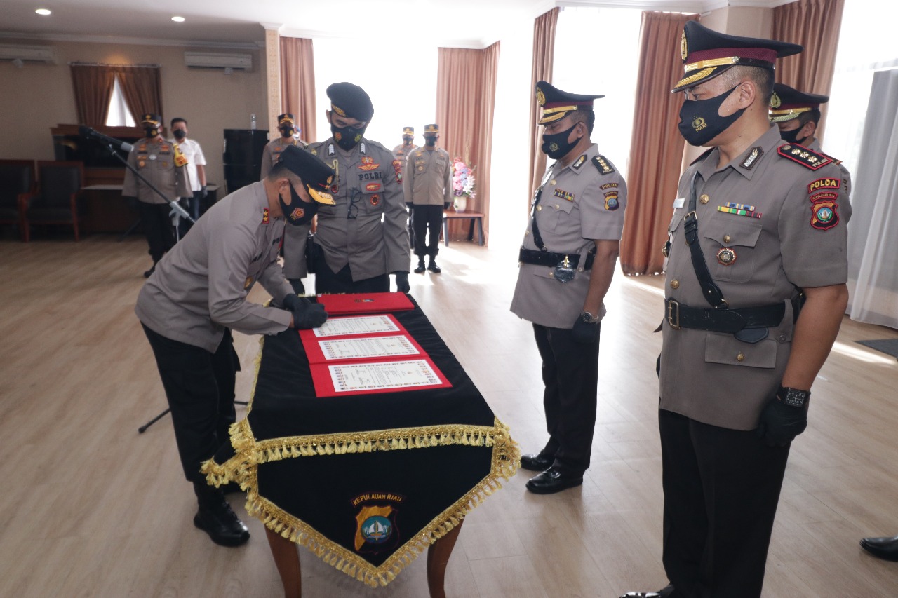 Tiga Pejabat Polda Kepri Dimutasi