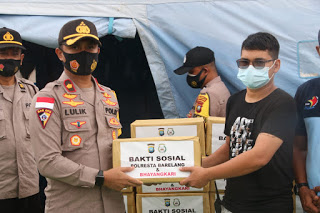 Polresta Barelang dan Polsek Nongsa Berikan Bantuan Korban Banjir